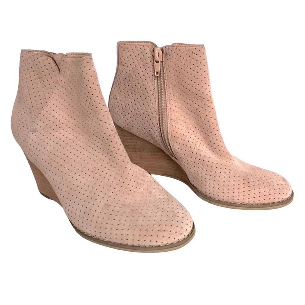 Susina Hannon Perforated Suede Wedge Ankle Boots Booties DK Blush Size 4.5